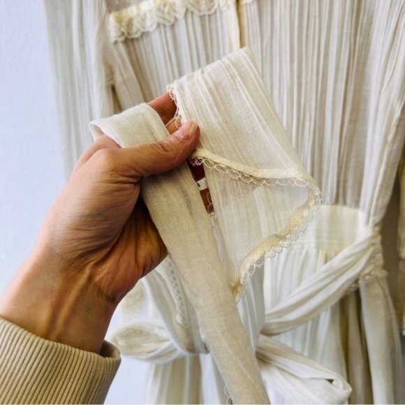 Vintage Victorian Lace Length Cream Colored Dress - Picture 11 of 13